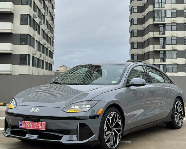 Серый Хендай IONIQ 6, объемом двигателя 0 л и пробегом 32 тыс. км за 26500 $, фото 3 на Automoto.ua