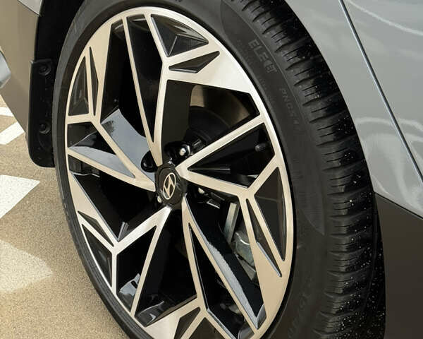 Серый Хендай IONIQ 6, объемом двигателя 0 л и пробегом 32 тыс. км за 26500 $, фото 18 на Automoto.ua