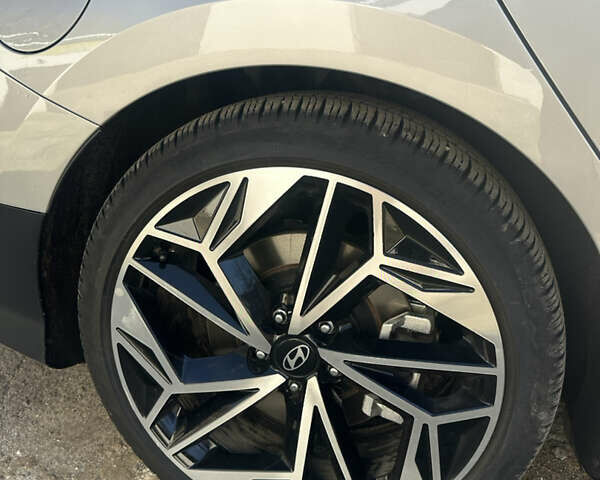 Серый Хендай IONIQ 6, объемом двигателя 0 л и пробегом 9 тыс. км за 30000 $, фото 15 на Automoto.ua