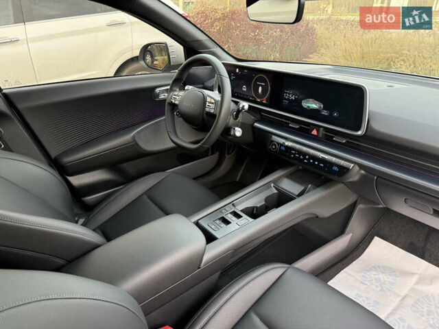 Серый Хендай IONIQ 6, объемом двигателя 0 л и пробегом 10 тыс. км за 28900 $, фото 38 на Automoto.ua