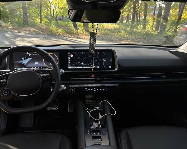 Серый Хендай IONIQ 6, объемом двигателя 0 л и пробегом 18 тыс. км за 29500 $, фото 8 на Automoto.ua