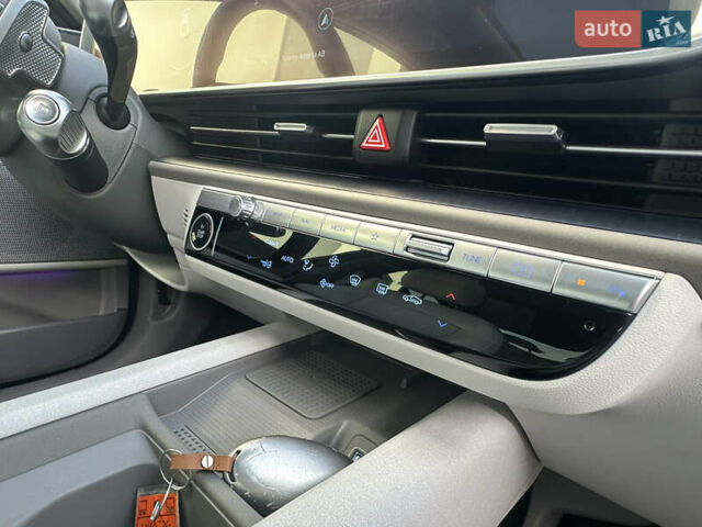 Серый Хендай IONIQ 6, объемом двигателя 0 л и пробегом 41 тыс. км за 28450 $, фото 96 на Automoto.ua