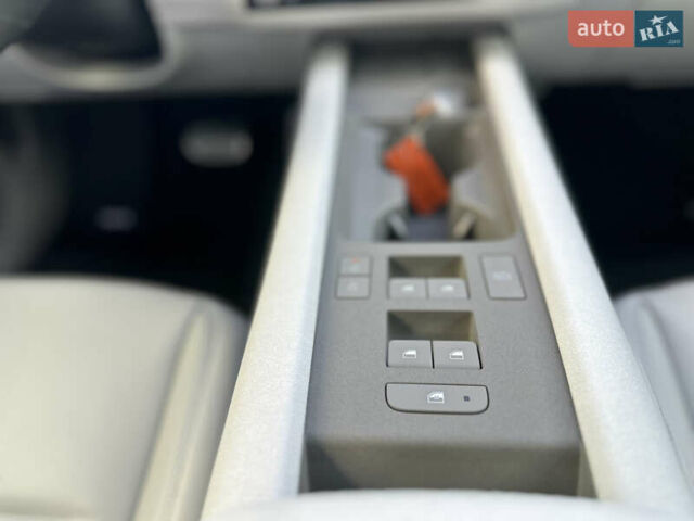 Серый Хендай IONIQ 6, объемом двигателя 0 л и пробегом 41 тыс. км за 28450 $, фото 123 на Automoto.ua