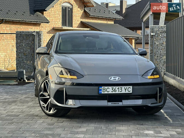 Серый Хендай IONIQ 6, объемом двигателя 0 л и пробегом 41 тыс. км за 28450 $, фото 3 на Automoto.ua