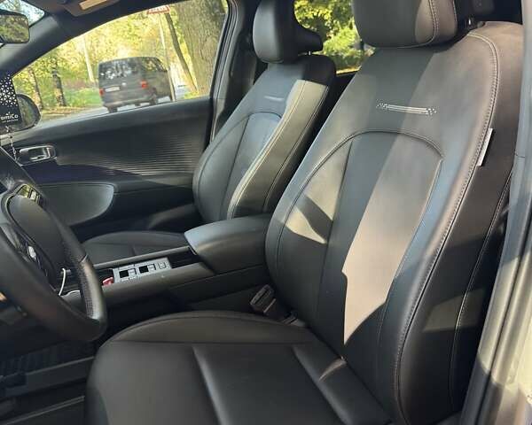 Серый Хендай IONIQ 6, объемом двигателя 0 л и пробегом 18 тыс. км за 29500 $, фото 6 на Automoto.ua