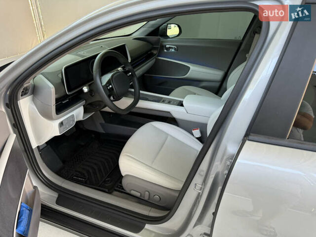 Серый Хендай IONIQ 6, объемом двигателя 0 л и пробегом 6 тыс. км за 26900 $, фото 3 на Automoto.ua