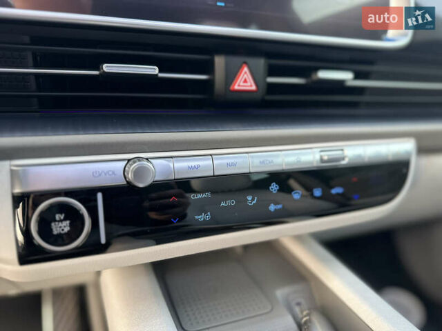 Серый Хендай IONIQ 6, объемом двигателя 0 л и пробегом 41 тыс. км за 28450 $, фото 80 на Automoto.ua