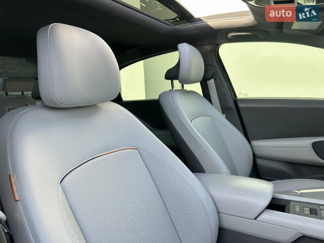 Серый Хендай IONIQ 6, объемом двигателя 0 л и пробегом 41 тыс. км за 28450 $, фото 92 на Automoto.ua
