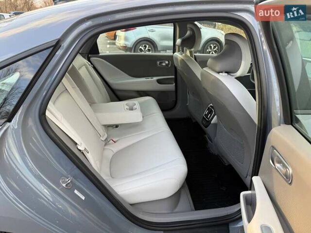 Серый Хендай IONIQ 6, объемом двигателя 0 л и пробегом 1 тыс. км за 26699 $, фото 38 на Automoto.ua
