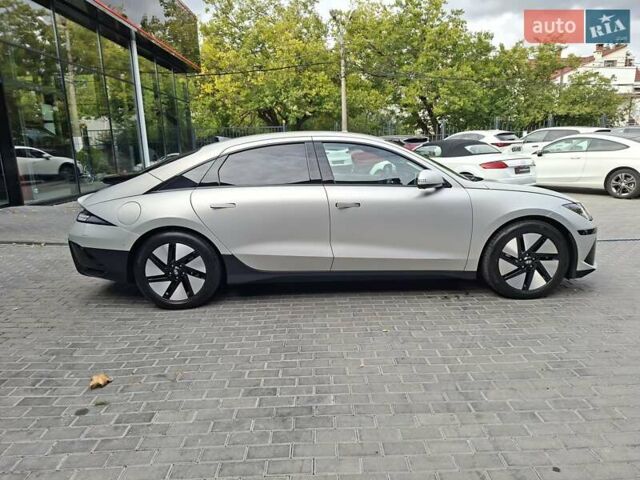Серый Хендай IONIQ 6, объемом двигателя 0 л и пробегом 17 тыс. км за 35900 $, фото 2 на Automoto.ua