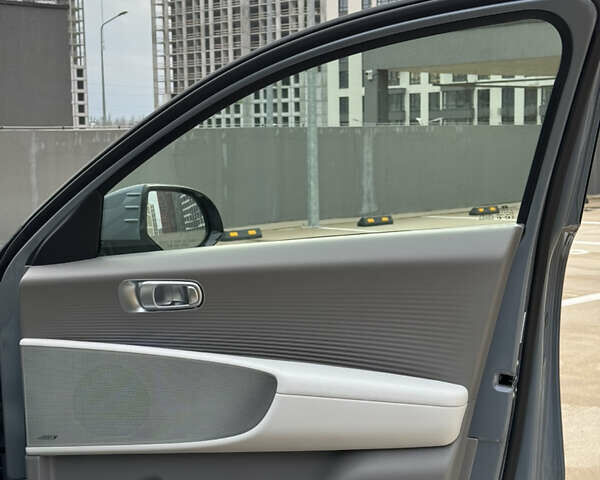 Серый Хендай IONIQ 6, объемом двигателя 0 л и пробегом 32 тыс. км за 26500 $, фото 37 на Automoto.ua