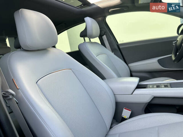 Серый Хендай IONIQ 6, объемом двигателя 0 л и пробегом 41 тыс. км за 28450 $, фото 91 на Automoto.ua