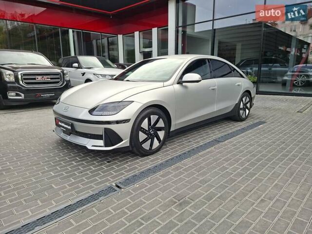 Серый Хендай IONIQ 6, объемом двигателя 0 л и пробегом 17 тыс. км за 35900 $, фото 7 на Automoto.ua