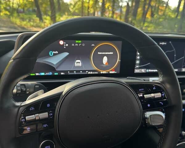 Серый Хендай IONIQ 6, объемом двигателя 0 л и пробегом 18 тыс. км за 29500 $, фото 5 на Automoto.ua