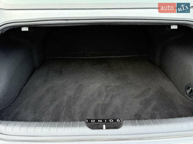 Серый Хендай IONIQ 6, объемом двигателя 0 л и пробегом 41 тыс. км за 25500 $, фото 12 на Automoto.ua