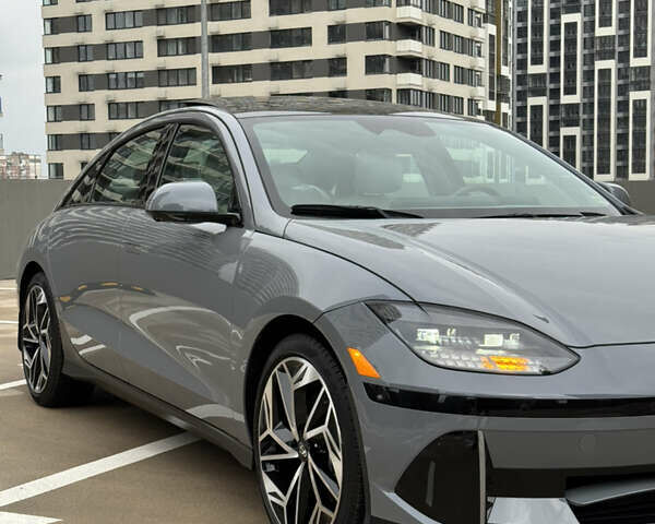 Серый Хендай IONIQ 6, объемом двигателя 0 л и пробегом 32 тыс. км за 26500 $, фото 1 на Automoto.ua