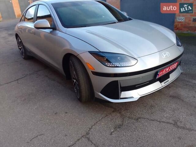 Серый Хендай IONIQ 6, объемом двигателя 0 л и пробегом 36 тыс. км за 25500 $, фото 2 на Automoto.ua