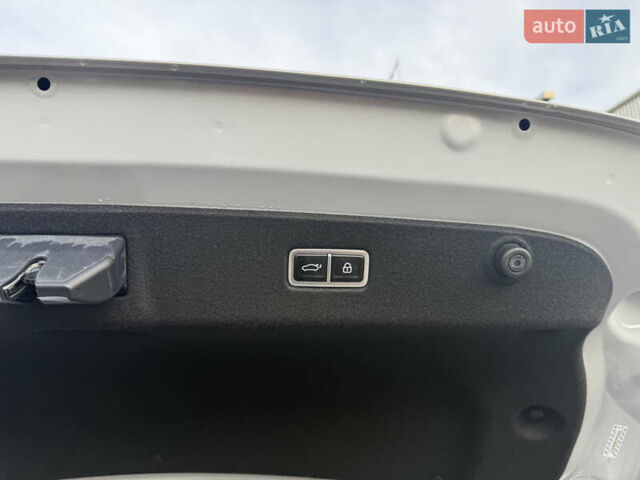 Серый Хендай IONIQ 6, объемом двигателя 0 л и пробегом 10 тыс. км за 28900 $, фото 40 на Automoto.ua