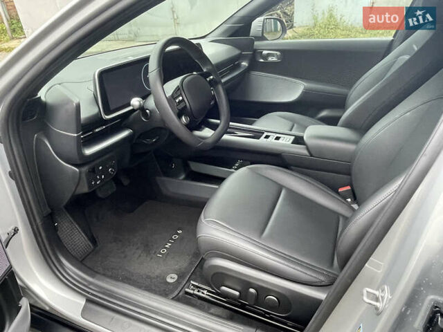 Серый Хендай IONIQ 6, объемом двигателя 0 л и пробегом 36 тыс. км за 24500 $, фото 11 на Automoto.ua