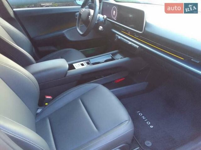 Серый Хендай IONIQ 6, объемом двигателя 0 л и пробегом 36 тыс. км за 25500 $, фото 9 на Automoto.ua