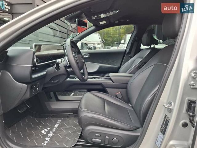 Серый Хендай IONIQ 6, объемом двигателя 0 л и пробегом 17 тыс. км за 35900 $, фото 11 на Automoto.ua