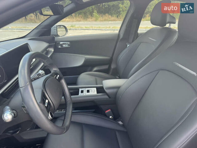 Серый Хендай IONIQ 6, объемом двигателя 0 л и пробегом 39 тыс. км за 31000 $, фото 8 на Automoto.ua