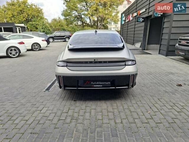 Серый Хендай IONIQ 6, объемом двигателя 0 л и пробегом 17 тыс. км за 35900 $, фото 4 на Automoto.ua