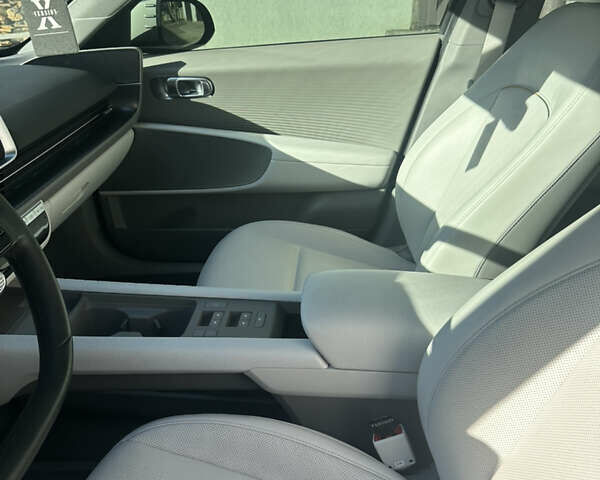 Серый Хендай IONIQ 6, объемом двигателя 0 л и пробегом 9 тыс. км за 30000 $, фото 9 на Automoto.ua