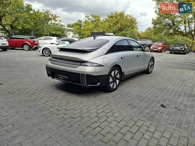 Серый Хендай IONIQ 6, объемом двигателя 0 л и пробегом 17 тыс. км за 35900 $, фото 3 на Automoto.ua