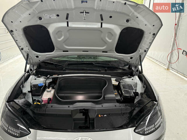 Серый Хендай IONIQ 6, объемом двигателя 0 л и пробегом 19 тыс. км за 19999 $, фото 14 на Automoto.ua