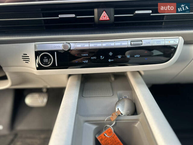 Серый Хендай IONIQ 6, объемом двигателя 0 л и пробегом 41 тыс. км за 25990 $, фото 74 на Automoto.ua