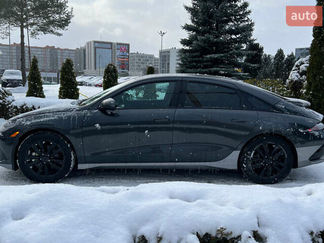 Серый Хендай IONIQ 6, объемом двигателя 0 л и пробегом 56 тыс. км за 25900 $, фото 3 на Automoto.ua