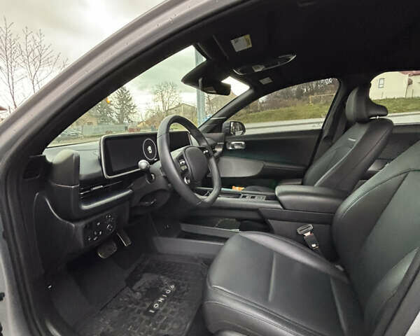 Сірий Хендай IONIQ 6, об'ємом двигуна 0 л та пробігом 12 тис. км за 27700 $, фото 3 на Automoto.ua