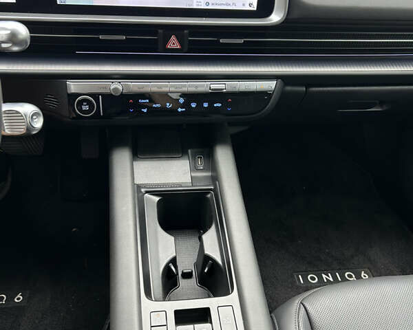 Серый Хендай IONIQ 6, объемом двигателя 0 л и пробегом 35 тыс. км за 20000 $, фото 13 на Automoto.ua