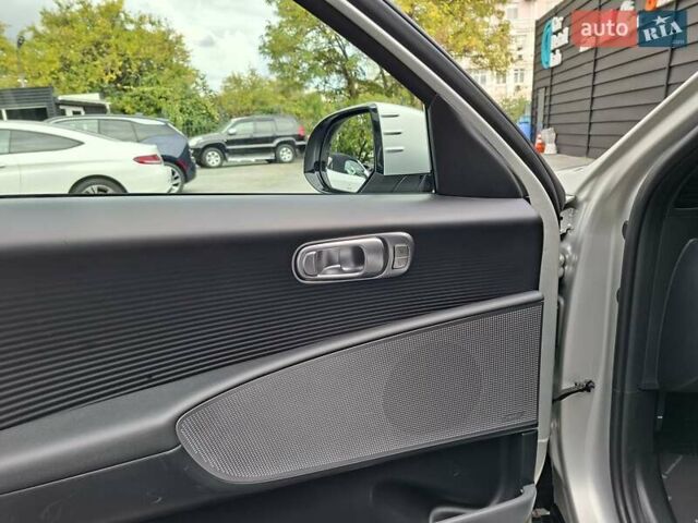 Серый Хендай IONIQ 6, объемом двигателя 0 л и пробегом 17 тыс. км за 35900 $, фото 9 на Automoto.ua