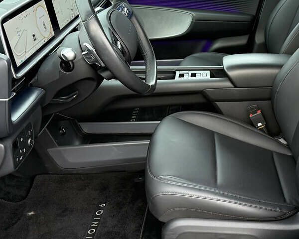 Серый Хендай IONIQ 6, объемом двигателя 0 л и пробегом 41 тыс. км за 25500 $, фото 6 на Automoto.ua