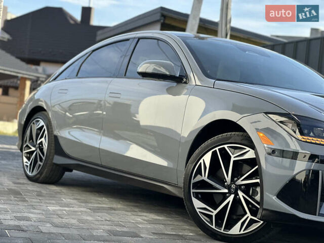 Серый Хендай IONIQ 6, объемом двигателя 0 л и пробегом 41 тыс. км за 28450 $, фото 5 на Automoto.ua
