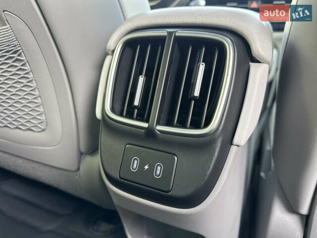 Серый Хендай IONIQ 6, объемом двигателя 0 л и пробегом 41 тыс. км за 28450 $, фото 107 на Automoto.ua