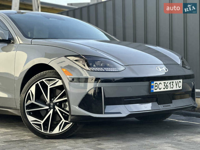 Серый Хендай IONIQ 6, объемом двигателя 0 л и пробегом 41 тыс. км за 28450 $, фото 4 на Automoto.ua