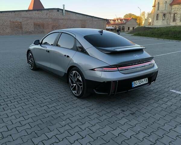 Серый Хендай IONIQ 6, объемом двигателя 0 л и пробегом 19 тыс. км за 26650 $, фото 3 на Automoto.ua