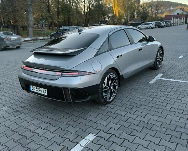 Серый Хендай IONIQ 6, объемом двигателя 0 л и пробегом 19 тыс. км за 26650 $, фото 4 на Automoto.ua
