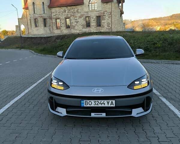 Серый Хендай IONIQ 6, объемом двигателя 0 л и пробегом 19 тыс. км за 26650 $, фото 6 на Automoto.ua