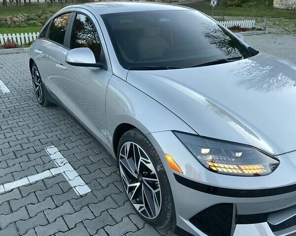 Серый Хендай IONIQ 6, объемом двигателя 0 л и пробегом 19 тыс. км за 26650 $, фото 9 на Automoto.ua