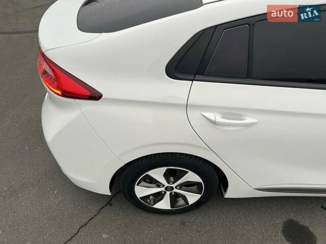 Білий Хендай Ioniq Electric, об'ємом двигуна 0 л та пробігом 70 тис. км за 19300 $, фото 6 на Automoto.ua