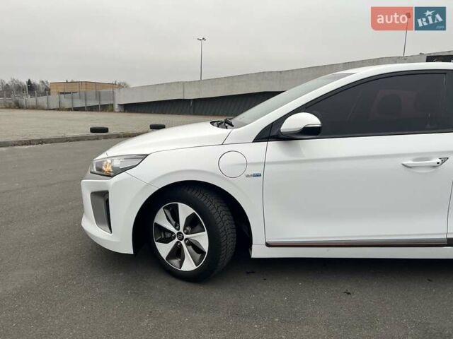 Білий Хендай Ioniq Electric, об'ємом двигуна 0 л та пробігом 70 тис. км за 19300 $, фото 3 на Automoto.ua