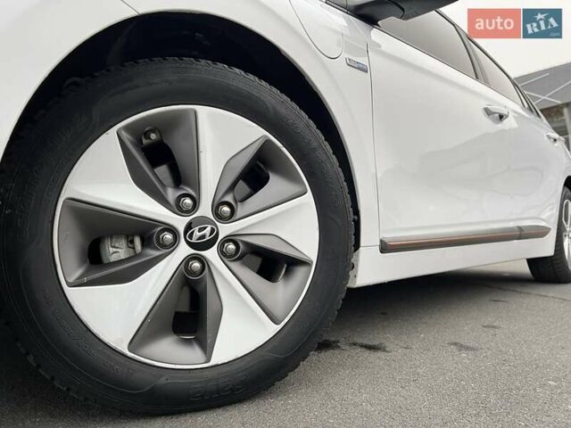 Білий Хендай Ioniq Electric, об'ємом двигуна 0 л та пробігом 70 тис. км за 19300 $, фото 33 на Automoto.ua