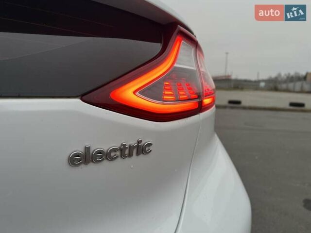 Білий Хендай Ioniq Electric, об'ємом двигуна 0 л та пробігом 70 тис. км за 19300 $, фото 8 на Automoto.ua