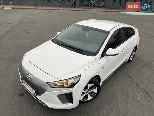 Білий Хендай Ioniq Electric, об'ємом двигуна 0 л та пробігом 70 тис. км за 19300 $, фото 13 на Automoto.ua