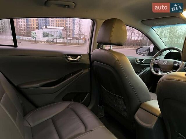 Білий Хендай Ioniq Electric, об'ємом двигуна 0 л та пробігом 70 тис. км за 19300 $, фото 31 на Automoto.ua