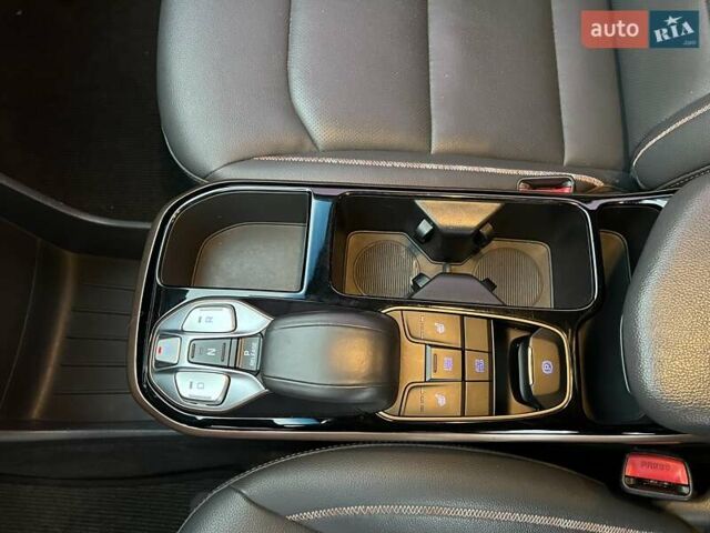 Білий Хендай Ioniq Electric, об'ємом двигуна 0 л та пробігом 70 тис. км за 19300 $, фото 21 на Automoto.ua